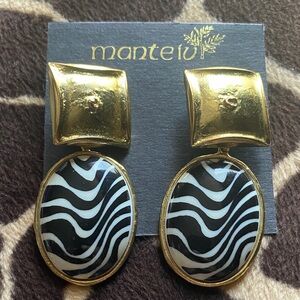 Beautiful Vintage 80’s Gold Tone and Zebra Print Clip On Earrings